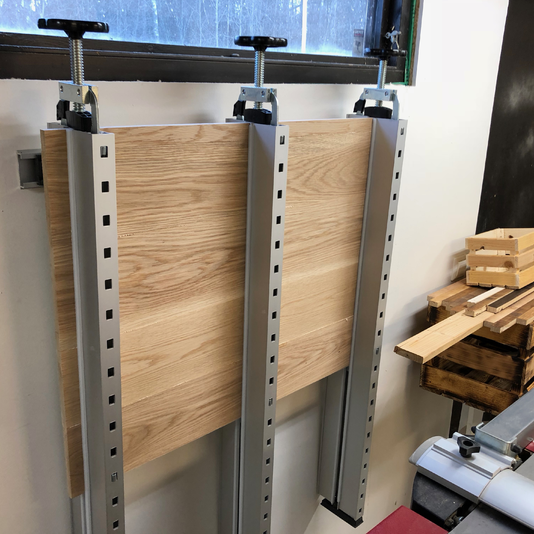 Efter kapning s limmas brderna ihop och stts i planopressen Efter kapning s limmas brderna ihop och stts i planopressen